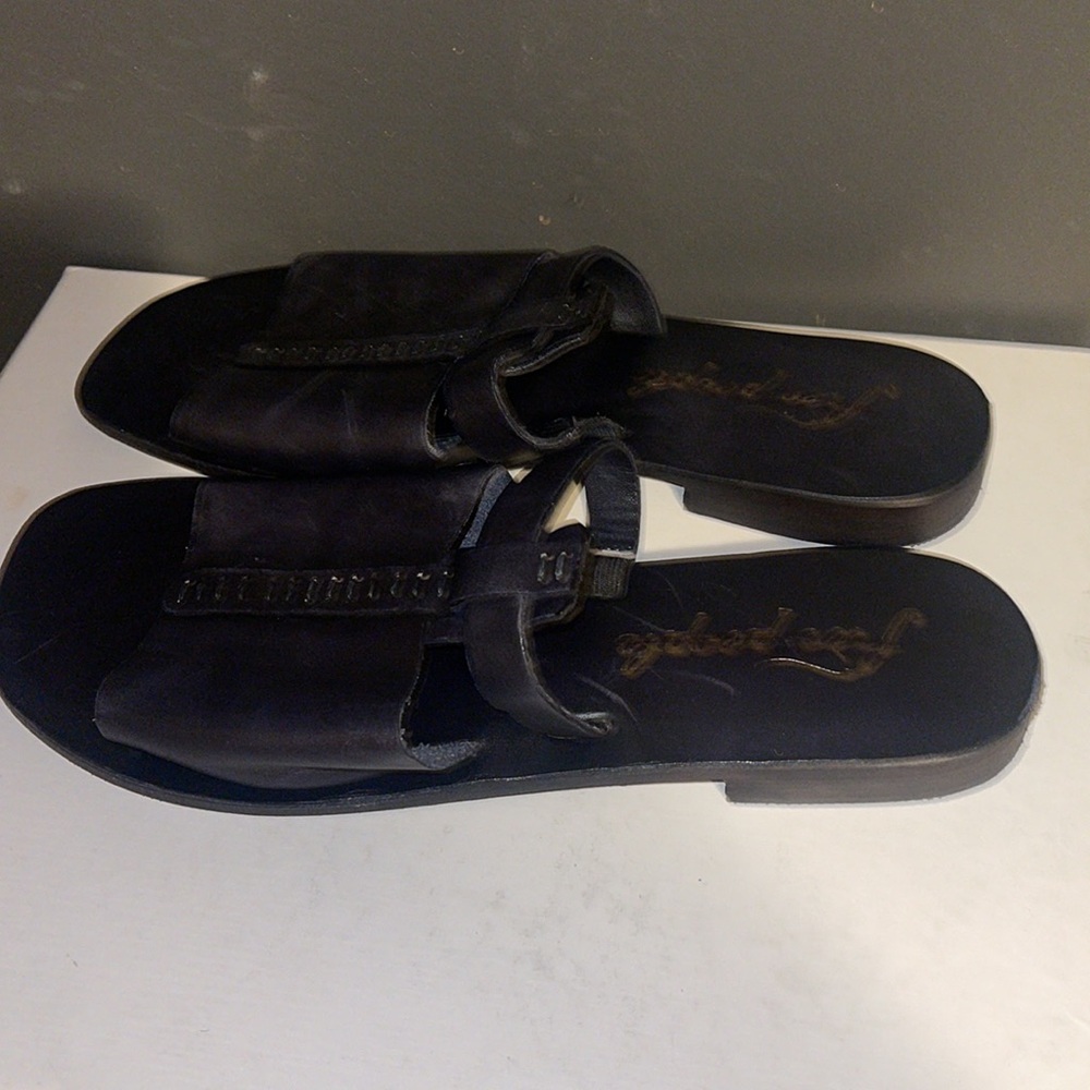 Shoes - Picture 2 of 4